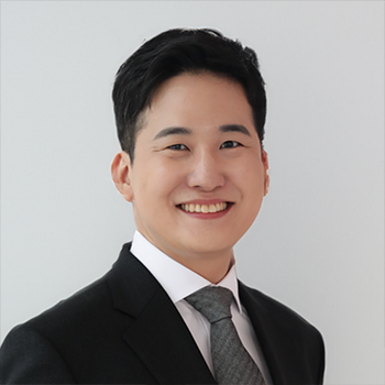 김동건